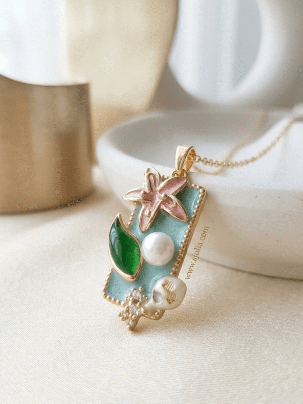 Elegant Pendant