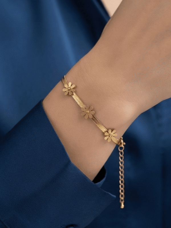 Gulnar Daisy Chain Bracelet