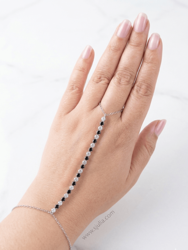 Stylish Hand Chain by Sjulia Stylish Hand Chain by Sjulia