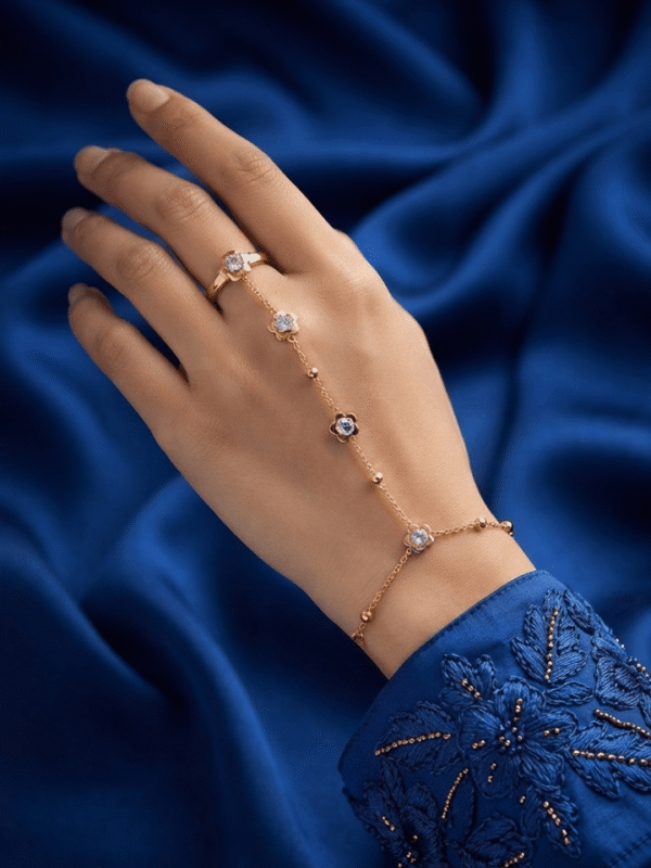 29 Camélia — Rose Gold Floral Crystal Hand Chain