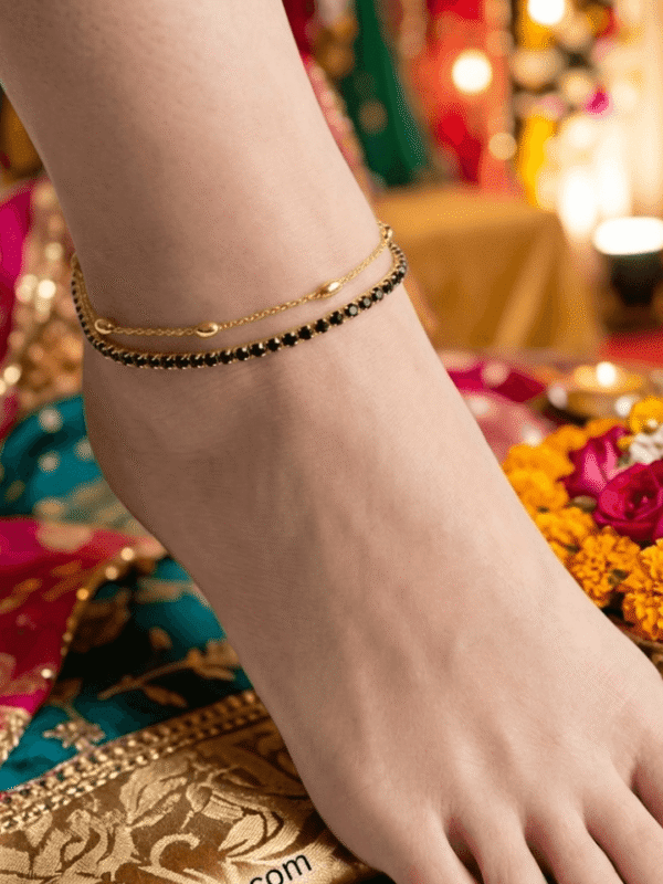 45 Aqs — Gold and Balck Beaded Anklet