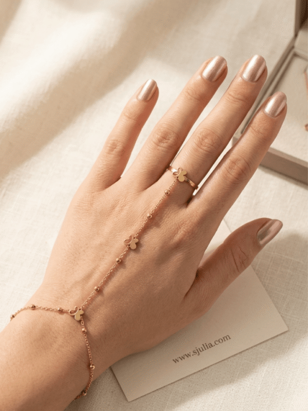 Stylish Hand Chain by Sjulia