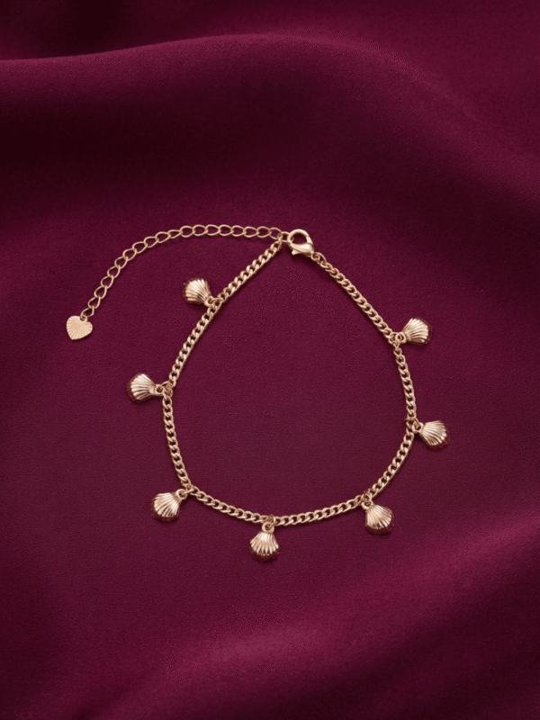 Sadaf-e-Sahil – Rose Gold Seashell Anklet worn on ankle Sadaf-e-Sahil – Rose Gold Seashell Anklet worn on ankle