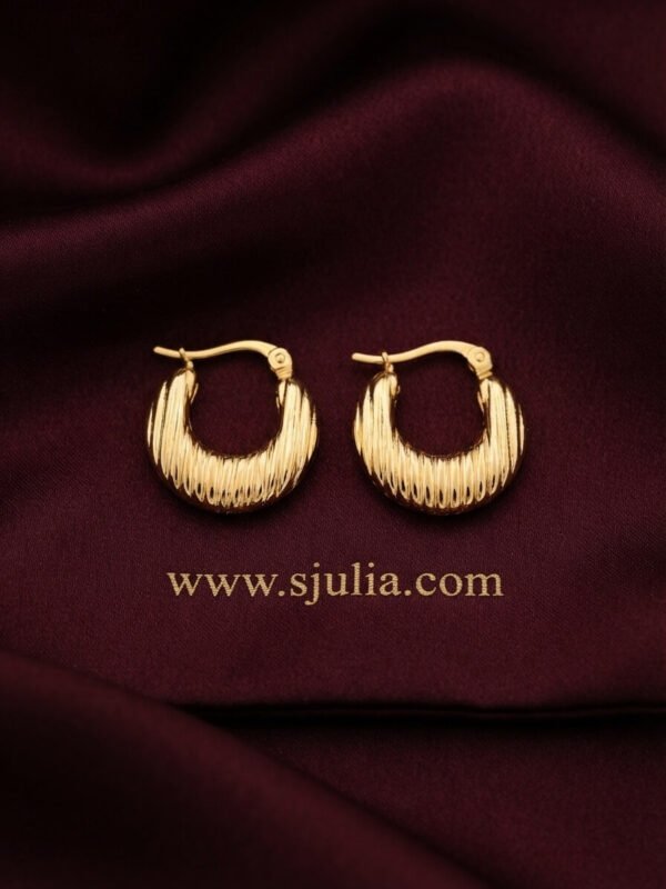 Laiba – Fine Ridged Gold Hoop Earrings Laiba – Fine Ridged Gold Hoop Earrings