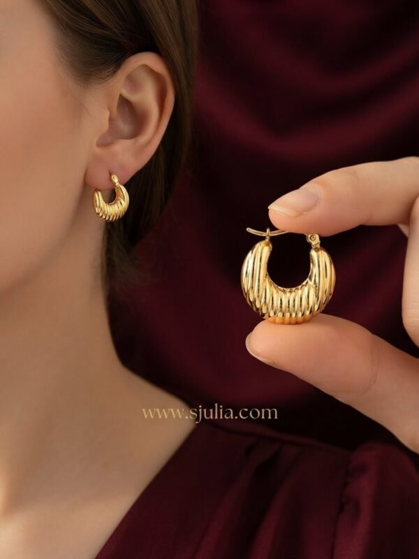 Laiba – Fine Ridged Gold Hoop Earrings Laiba – Fine Ridged Gold Hoop Earrings