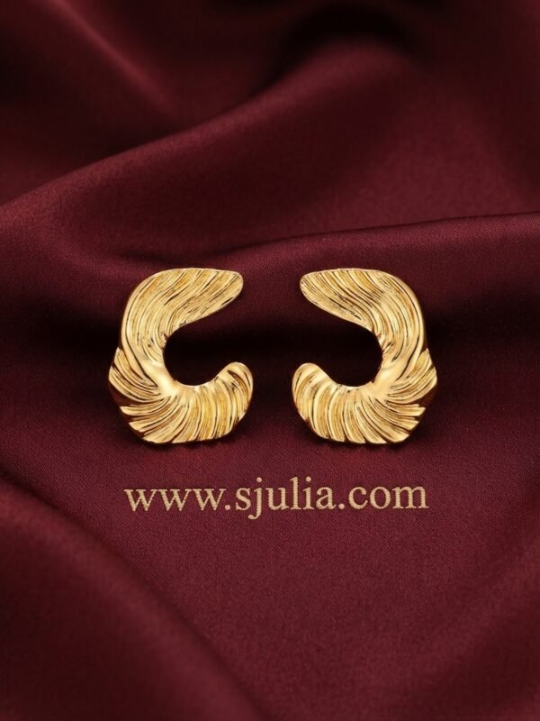 Zayla – Wave Swirl Gold Stud Earrings Zayla – Wave Swirl Gold Stud Earrings