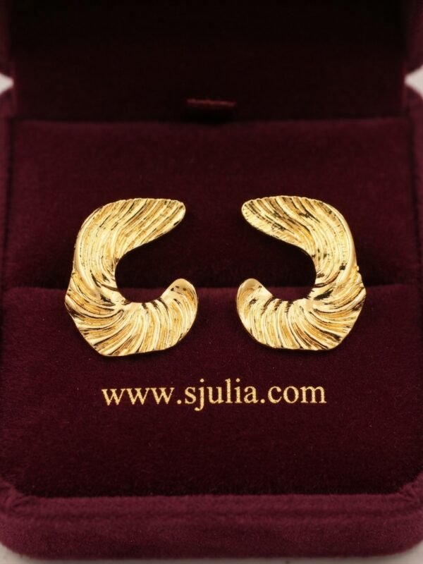 Zayla – Wave Swirl Gold Stud Earrings Zayla – Wave Swirl Gold Stud Earrings