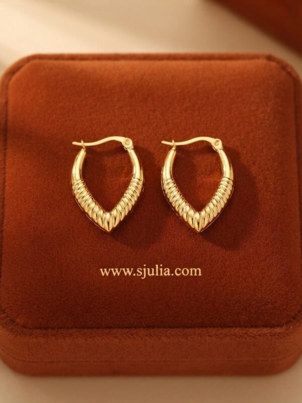 Zunaira – Pointed Ribbed Gold Hoop Earrings Zunaira – Pointed Ribbed Gold Hoop Earrings