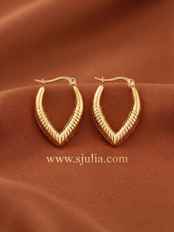 Zunaira – Pointed Ribbed Gold Hoop Earrings Zunaira – Pointed Ribbed Gold Hoop Earrings