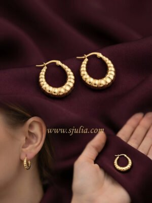 Noor – Ribbed Teardrop Gold Hoop Earrings