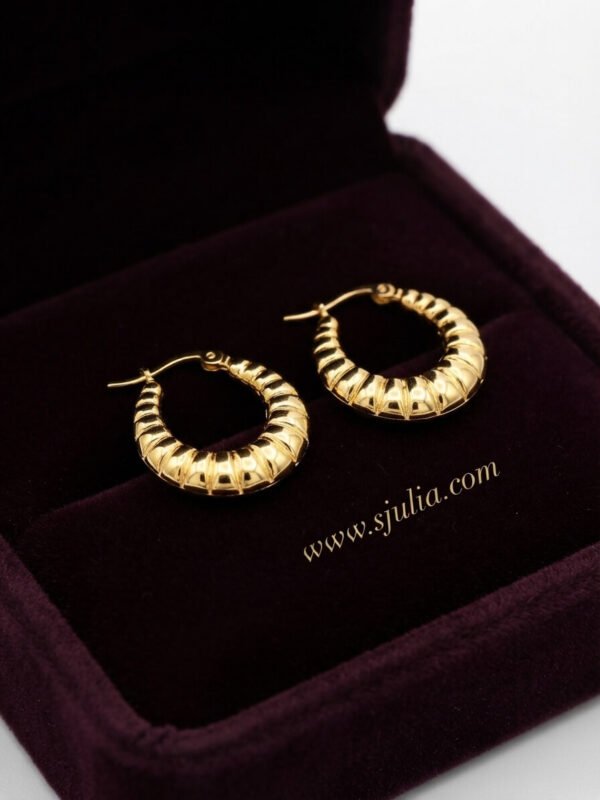 Noor – Ribbed Teardrop Gold Hoop Earrings Noor – Ribbed Teardrop Gold Hoop Earrings