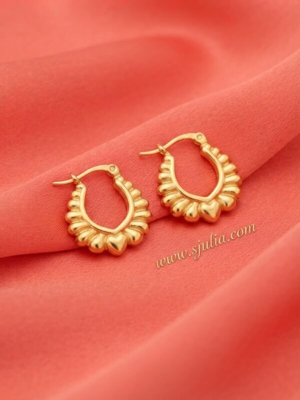 Sadaf – Scalloped Heart-Edge Gold Hoop Earrings Sadaf – Scalloped Heart-Edge Gold Hoop Earrings