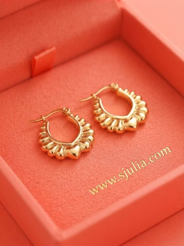 Sadaf – Scalloped Heart-Edge Gold Hoop Earrings Sadaf – Scalloped Heart-Edge Gold Hoop Earrings