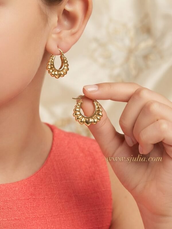 Sadaf – Scalloped Heart-Edge Gold Hoop Earrings Sadaf – Scalloped Heart-Edge Gold Hoop Earrings