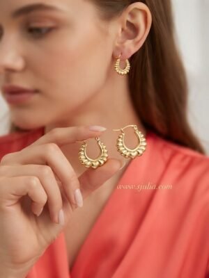 Sadaf – Scalloped Heart-Edge Gold Hoop Earrings