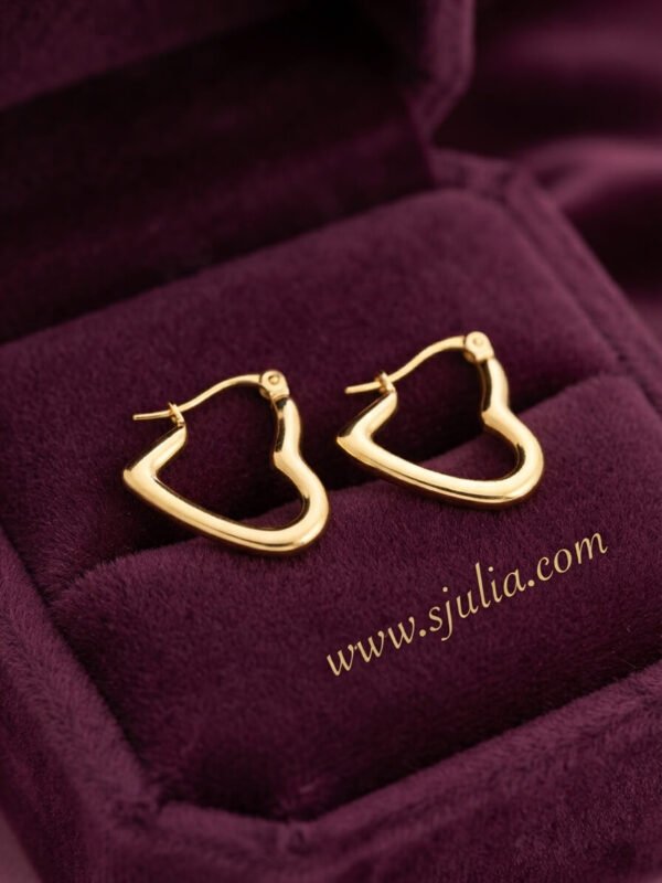 Rushna – Wavy Heart Gold Hoop Earrings Rushna – Wavy Heart Gold Hoop Earrings