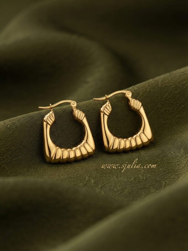 Zoya – Ribbed Square Gold Hoop Earrings Zoya – Ribbed Square Gold Hoop Earrings