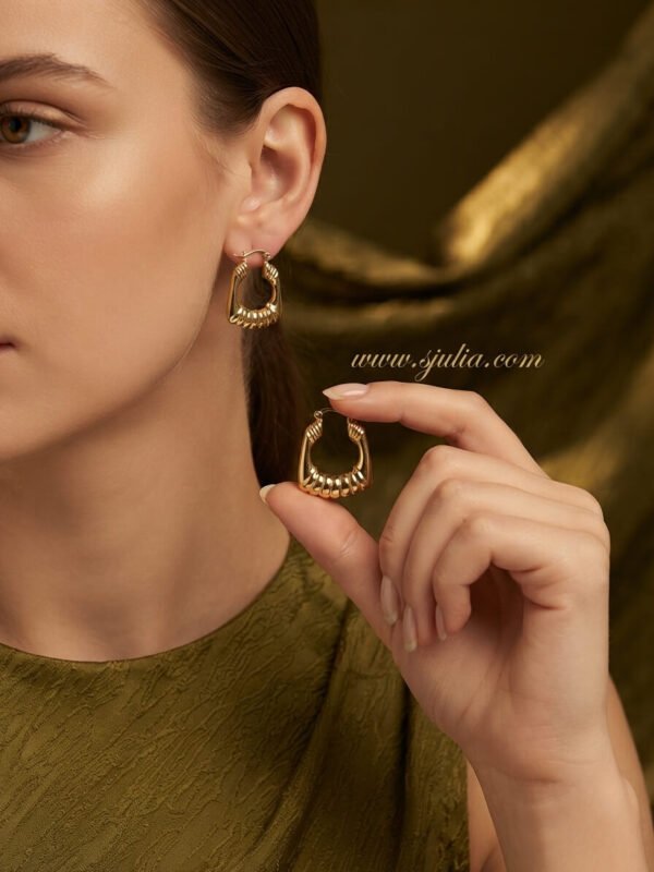 Zoya – Ribbed Square Gold Hoop Earrings Zoya – Ribbed Square Gold Hoop Earrings