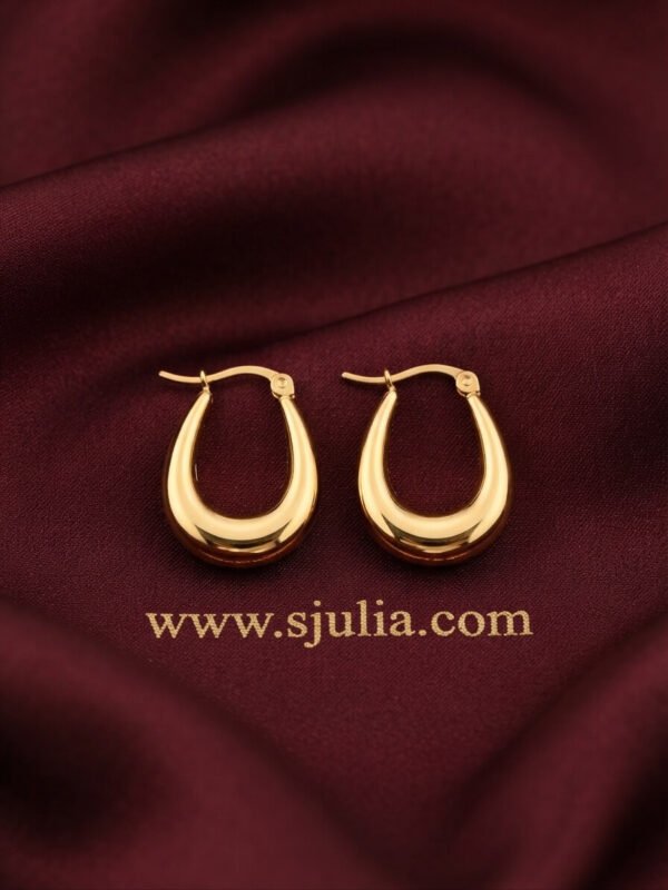 Mahnoor – Smooth Teardrop Gold Hoop Earrings Mahnoor – Smooth Teardrop Gold Hoop Earrings