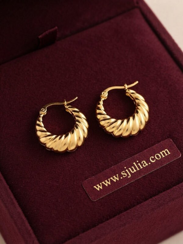 Alishba – Croissant Twist Gold Hoop Earrings Alishba – Croissant Twist Gold Hoop Earrings