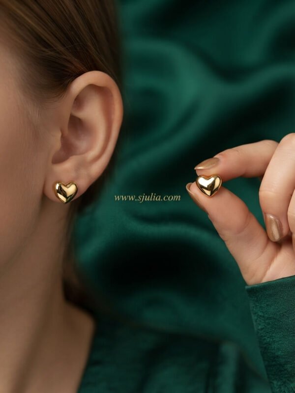 Meerab – Smooth Puffy Heart Gold Stud Earrings Meerab – Smooth Puffy Heart Gold Stud Earrings