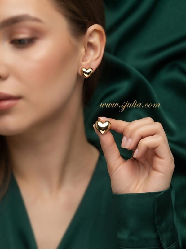 Meerab – Smooth Puffy Heart Gold Stud Earrings Meerab – Smooth Puffy Heart Gold Stud Earrings
