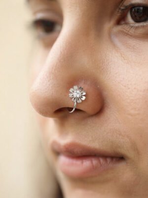 Aria – Silver Daisy Crystal Nose Pin