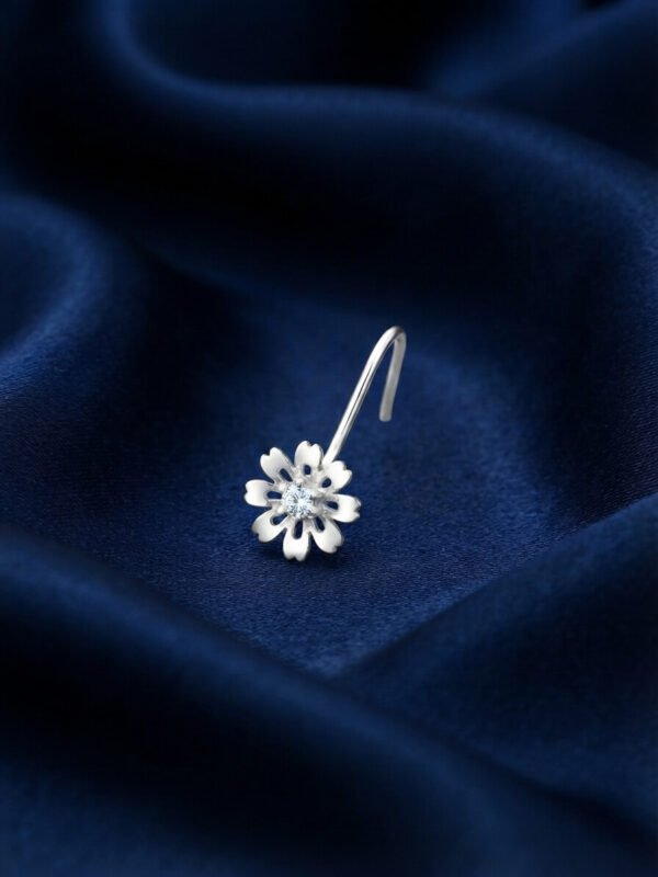 Aria – Silver Daisy Crystal Nose Pin Aria – Silver Daisy Crystal Nose Pin