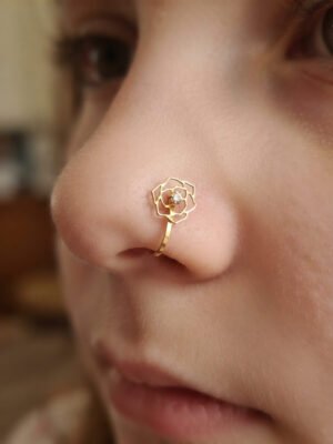 Elora – Gold Outline Rose Nose Ring