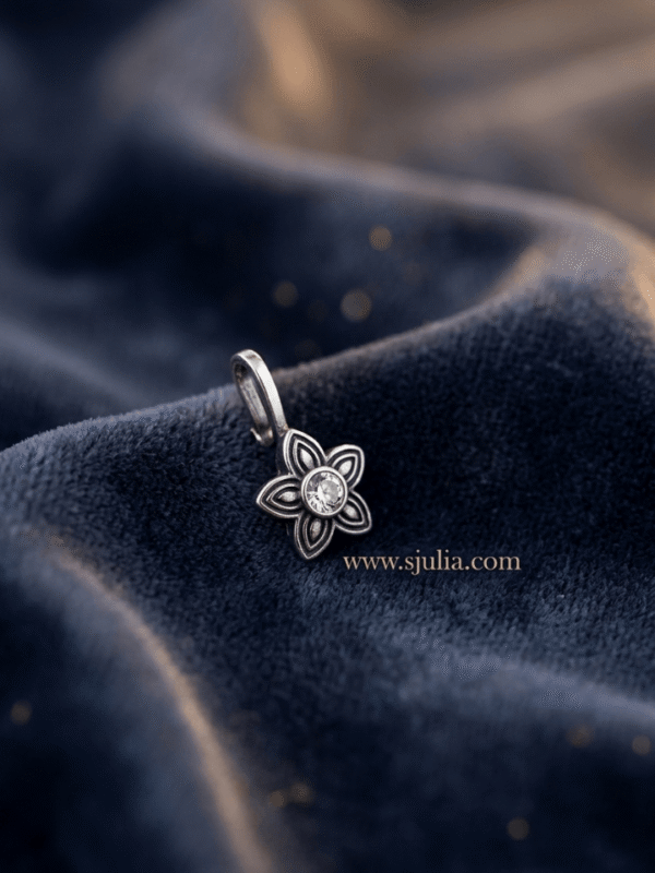 Vera – Oxidised Silver Etched Flower Nose Ring Vera – Oxidised Silver Etched Flower Nose Ring
