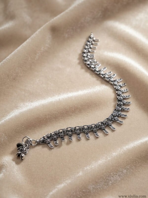 Meher – Oxidised Silver Fan Drop Anklet (Payal)