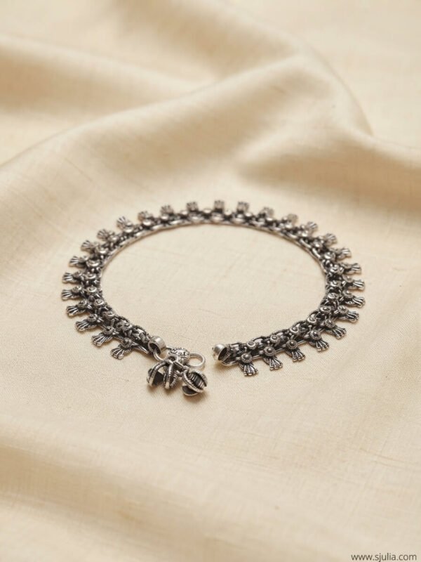 Meher – Oxidised Silver Fan Drop Anklet (Payal)