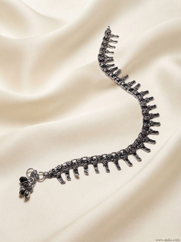 Noor – Oxidised Silver Dangle Anklet (Payal)