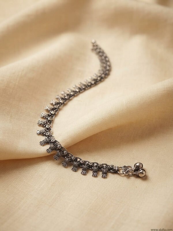 Noor – Oxidised Silver Dangle Anklet (Payal)