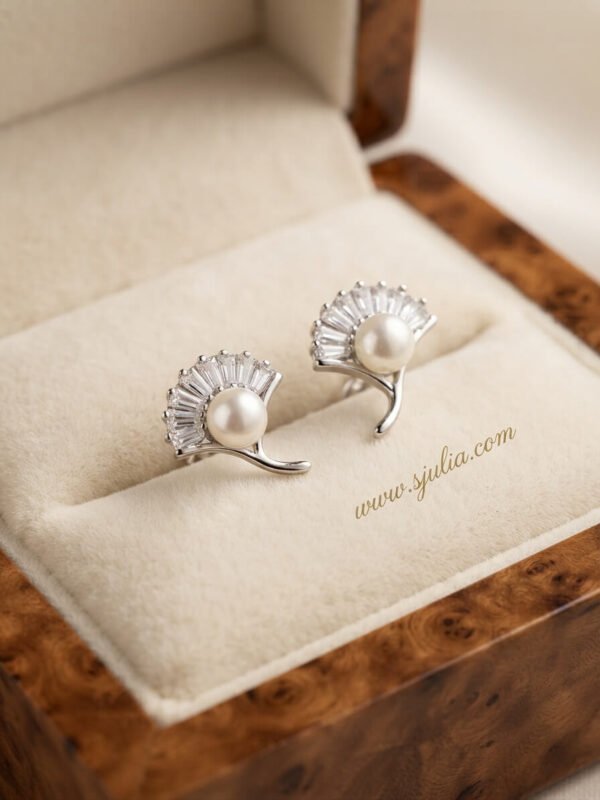 Layla – Gold Pearl Fan Studs Layla – Gold Pearl Fan Studs