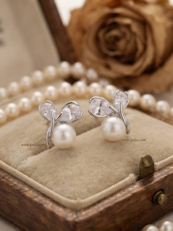 Elani – Gold Pearl Leaf Studs Elani – Gold Pearl Leaf Studs