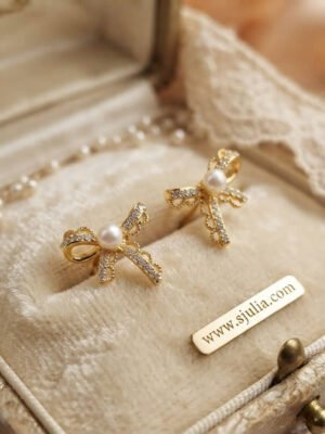 Farida – Gold Pearl Lace Bow Studs