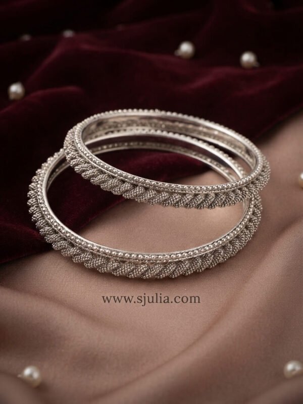 Warda – Oxidised Silver Twisted Rope Kara Warda – Oxidised Silver Twisted Rope Kara
