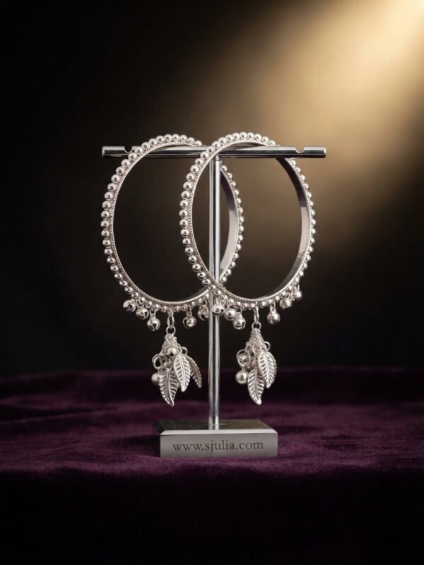 Laila – Silver Beaded Edge Leaf Charm Kara