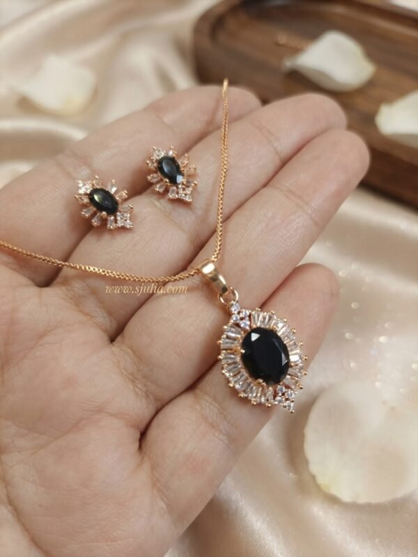 Noor – Rose Gold Red Crystal Halo Pendant Set Noor – Rose Gold Red Crystal Halo Pendant Set
