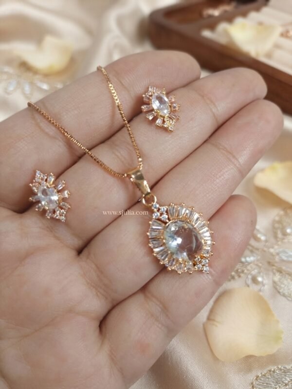 Noor – Rose Gold Red Crystal Halo Pendant Set Noor – Rose Gold Red Crystal Halo Pendant Set