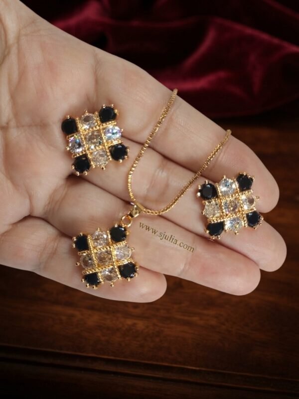 Meera – Gold Red Crystal Mosaic Pendant Set Meera – Gold Red Crystal Mosaic Pendant Set