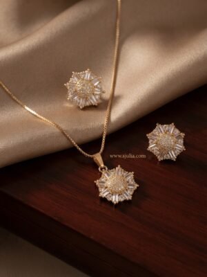 Layla – Gold Clear Crystal Starburst Pendant Set Layla – Gold Clear Crystal Starburst Pendant Set