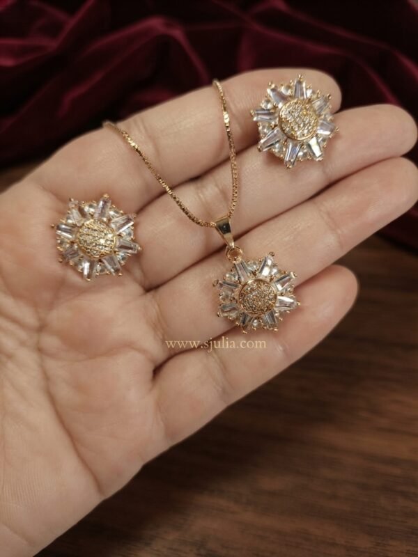 Layla – Gold Clear Crystal Starburst Pendant Set Layla – Gold Clear Crystal Starburst Pendant Set